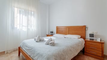 5 bedrooms, iron/ironing board, free WiFi, bed sheets