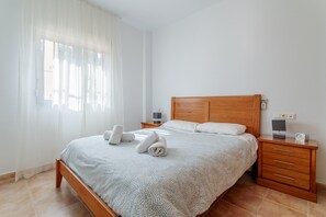 5 bedrooms, iron/ironing board, free WiFi, bed sheets - Holiday Home 'Limonita' with Private Pool, Wi-Fi and Air Conditioning (Mutxamel)