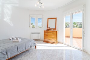 5 dormitorios, tabla de planchar con plancha, wifi gratis y ropa de cama