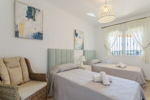 4 bedrooms, iron/ironing board, free WiFi, bed sheets