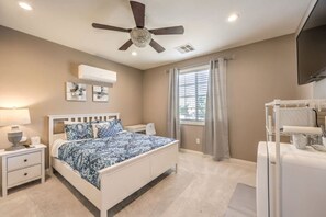 4 bedrooms, desk, iron/ironing board, WiFi