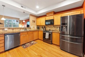 Mikrowelle, Ofen, Herdplatte, Geschirrspüler