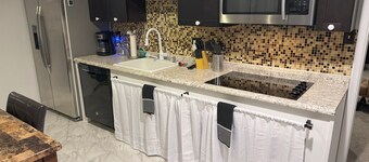 Private 1BD Basement Apartment w. Gym