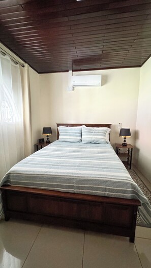 4 bedrooms, desk, iron/ironing board, travel crib