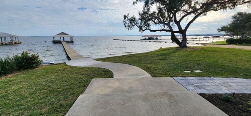 Three Bedroom Lakefront in home in Quaint Lake Placid Florida