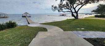 Three Bedroom Lakefront in home in Quaint Lake Placid Florida