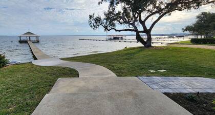 Three Bedroom Lakefront in home in Quaint Lake Placid Florida