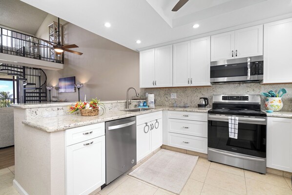 Refrigerador, microondas, horno, placa de cocina