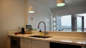 茶具/咖啡用具、冰箱、微波炉、烤箱
