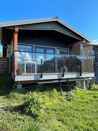 Endless views at Inlet Retreat! Relax in a centrally located beautiful studio! 