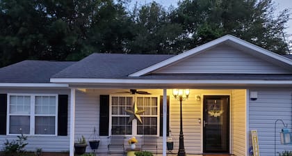 Charming COZY Countryside 4-bedroom house in welcoming Varnville with WiFi, AC