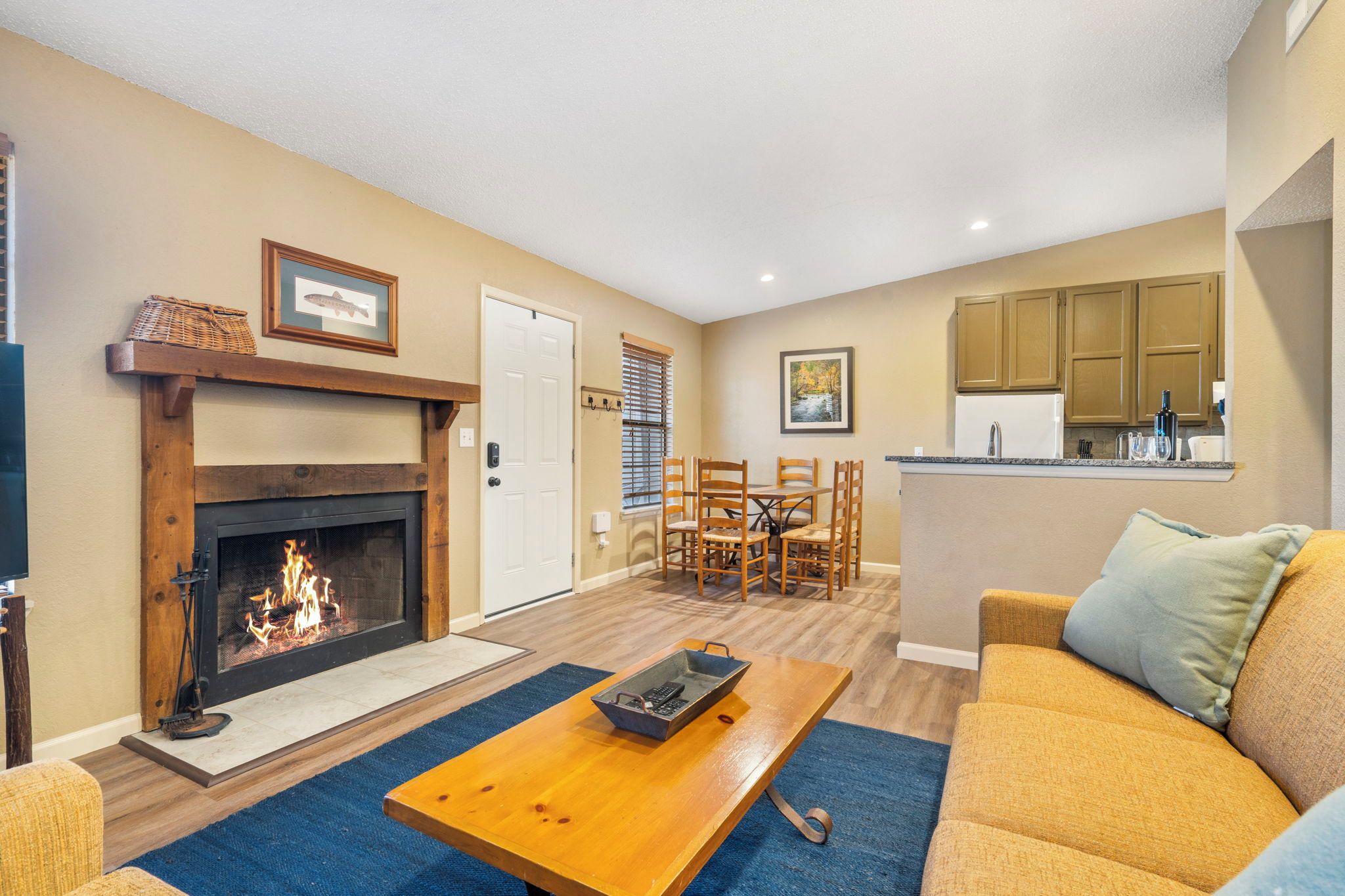 Smart TV, fireplace