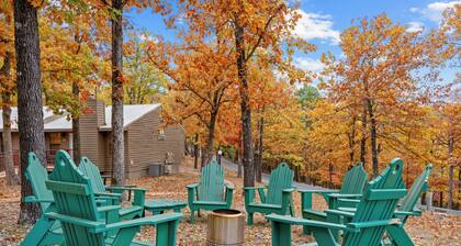 Pet-Friendly Lake Access Bungalow w/ Cmty Outdoor Pool, Mini Golf & Free Daily Tickets