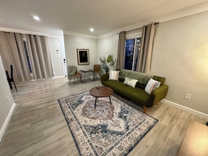 Living area - Modern 3-bedroom house with WiFi and AC in North Rosedale Park  (Detroit)