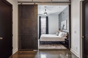 Schreibtisch, Bügeleisen/Bügelbrett, kostenloses WLAN, Bettwäsche