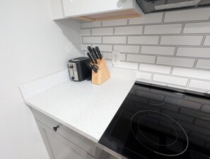 Fridge, microwave, oven, stovetop - Charming 3-bedroom private basement apartment with WiFi, AC in enchanting Ogden. (Ogden)