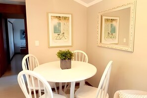 Apartment | Dining