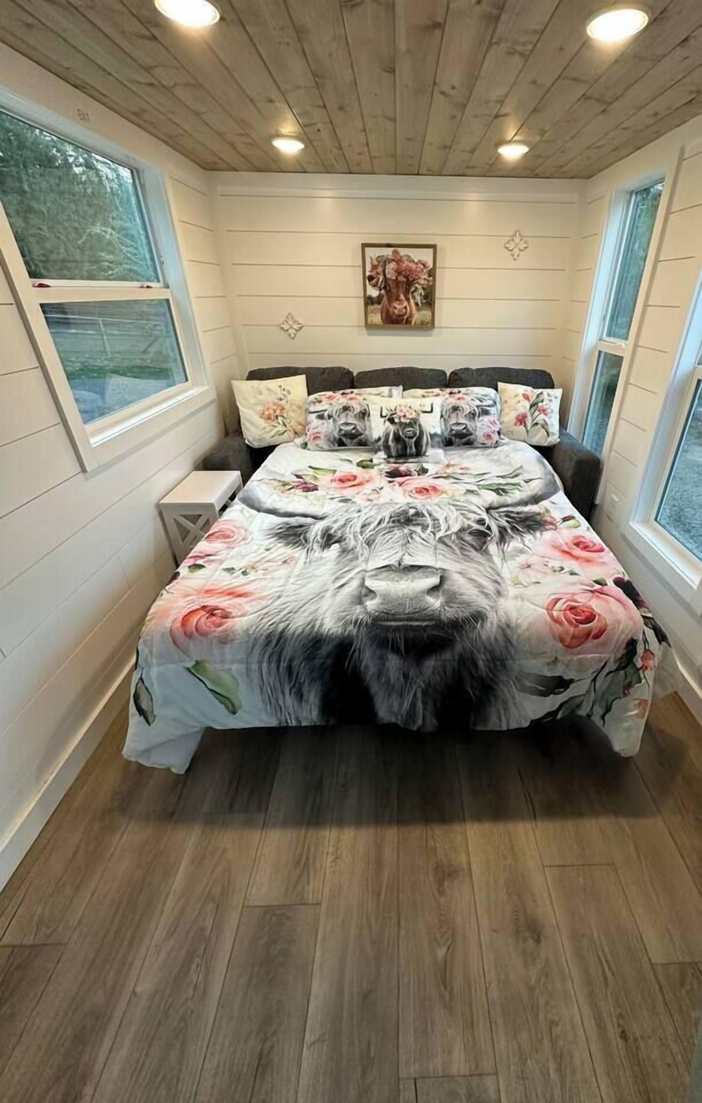 Free WiFi, bed sheets