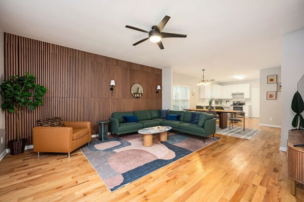 Smart TV - NEW 5-bedroom in Atlanta - 5 miles from Downtown (Atlanta)