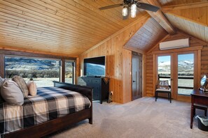 6 chambres, bureau, fer et planche à repasser, lit parapluie