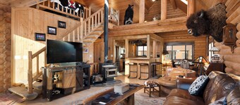 SPACIOUS & Stunning 6-bedroom Log Cabin Home Great for Large Gatherings!