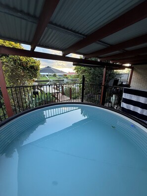 Bain à remous extérieur