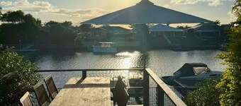 Luxury Waterfront Retreat: Pet friendly Canal Home with Jetty on Bribie Island!