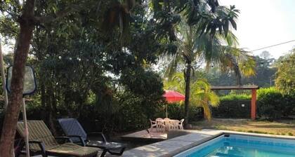 La Ponderosa, a cabin in Villeta, Colombia. a private pool for corporate retreat