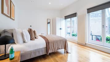 2 habitaciones, tabla de planchar con plancha y cuna de viaje