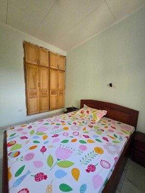 2 bedrooms, iron/ironing board, WiFi, bed sheets - Lousse residence (Yaoundé)