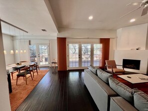 House, Valley View | Living room - CRC Ranch Retreat (Bandera)