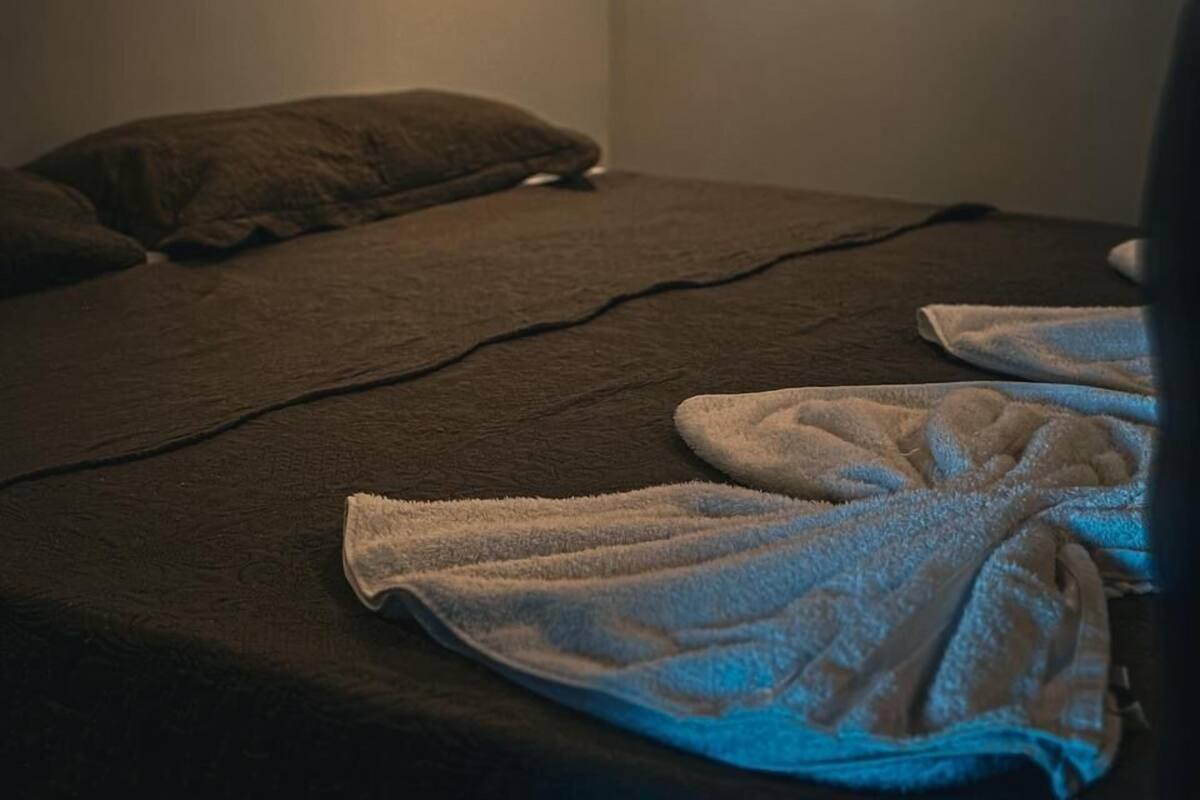Comfort Room, 1 Queen Bed | Minibar, free WiFi, bed sheets