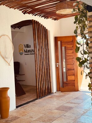 Entrada al alojamiento