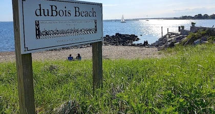 This apartment is a 1 bedroom(s), 1 bathrooms, located in Stonington, CT.