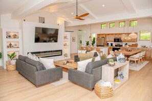 Smart TV, fireplace