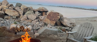 Direct Oceanfront/Beachfront Home in Saco, ME. Family Retreat sleeps 19