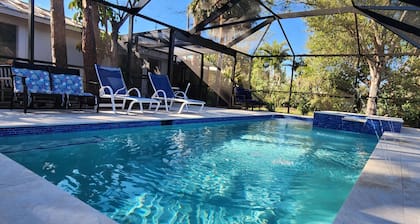 Charming 4-bedroom plus den villa with pool and spa near the beach and downtown.