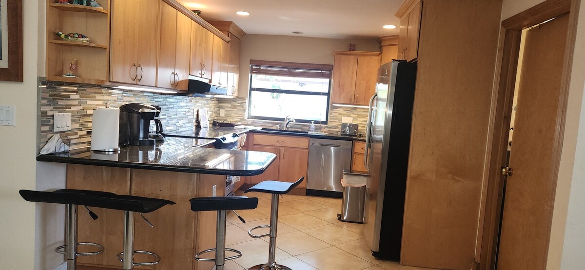 Photo 5 of Charming 4-bedroom plus den villa with pool and spa near the beach and downtown.