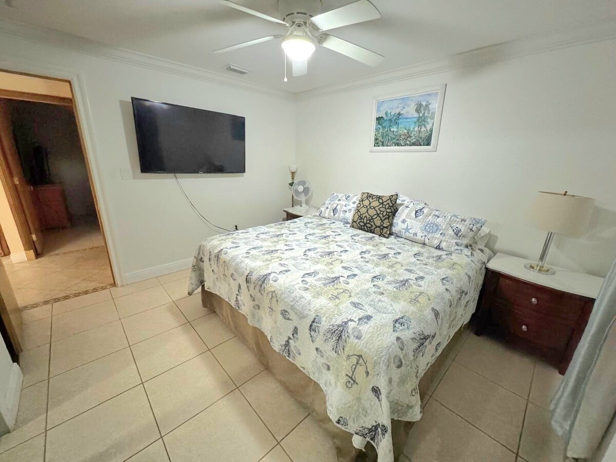 Photo 13 of Charming 4-bedroom plus den villa with pool and spa near the beach and downtown.