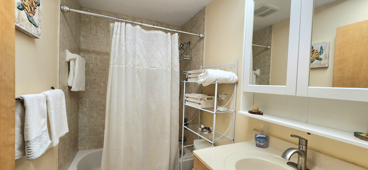 Photo 16 of Charming 4-bedroom plus den villa with pool and spa near the beach and downtown.