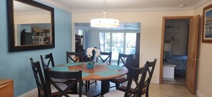 Dining - Charming 4-bedroom plus den villa with pool and spa near the beach and downtown. (Naples)