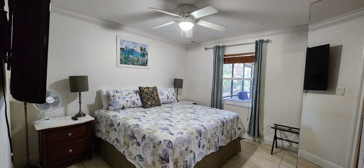 Photo 12 of Charming 4-bedroom plus den villa with pool and spa near the beach and downtown.