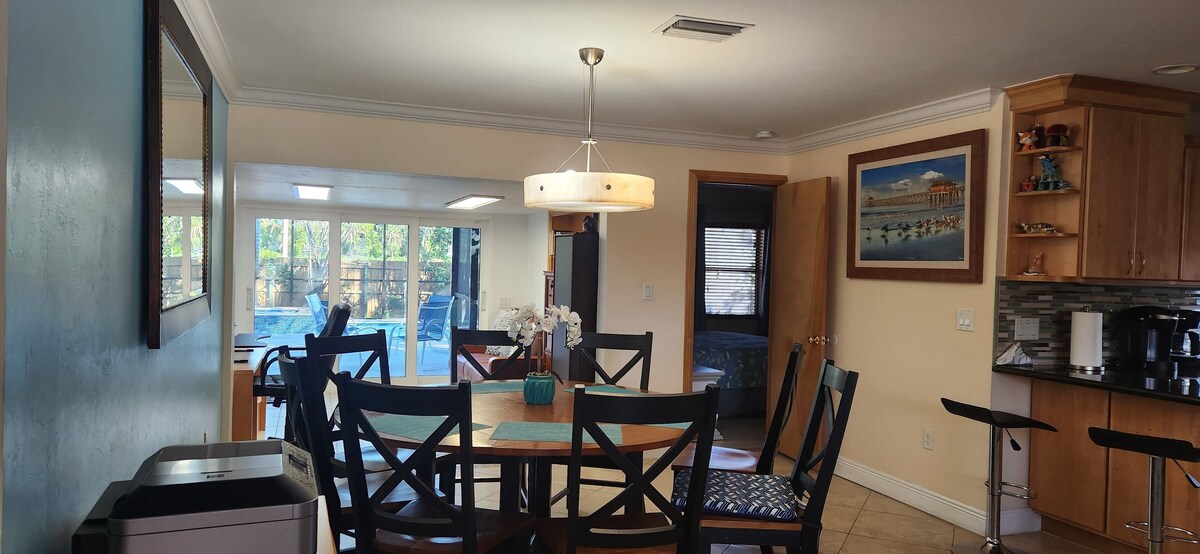 Photo 7 of Charming 4-bedroom plus den villa with pool and spa near the beach and downtown.