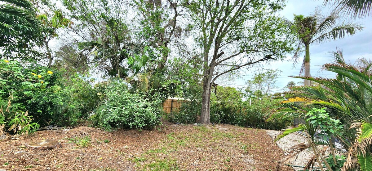 Photo 26 of Charming 4-bedroom plus den villa with pool and spa near the beach and downtown.