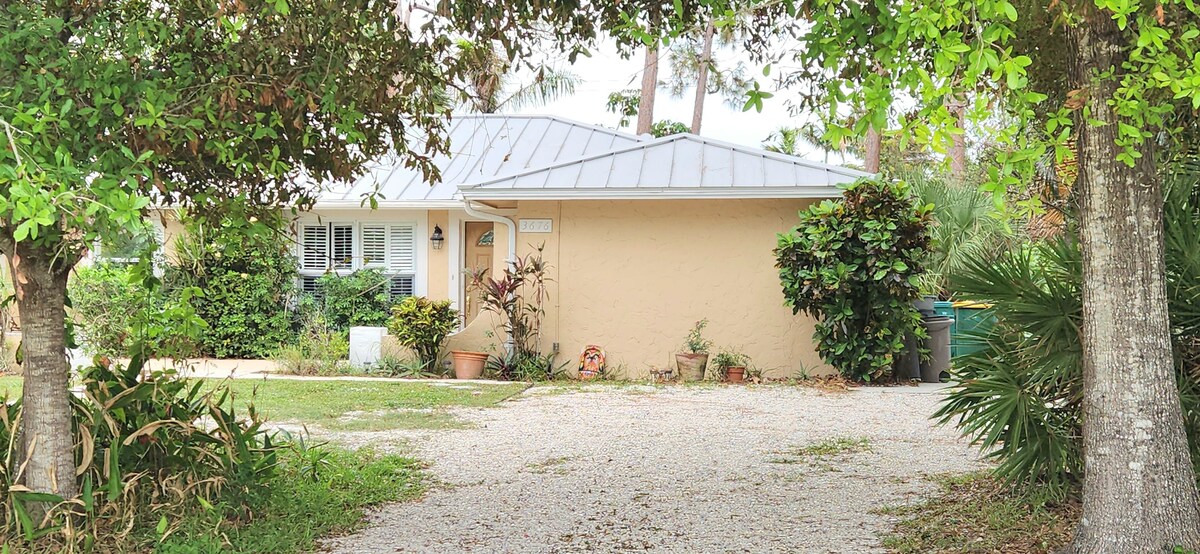 Photo 24 of Charming 4-bedroom plus den villa with pool and spa near the beach and downtown.