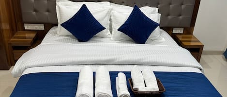 3 habitaciones, tabla de planchar con plancha, wifi y ropa de cama