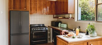Sea Stay - 2 min walk to beach & town. Linen Inc, Pet Friendly