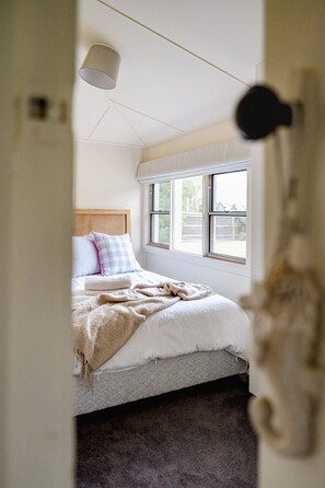 4 bedrooms, bed sheets