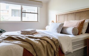 4 bedrooms, bed sheets