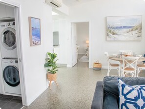 Interior - Welcome to Bay Belle - Binalup (MIDDLETON BEACH)